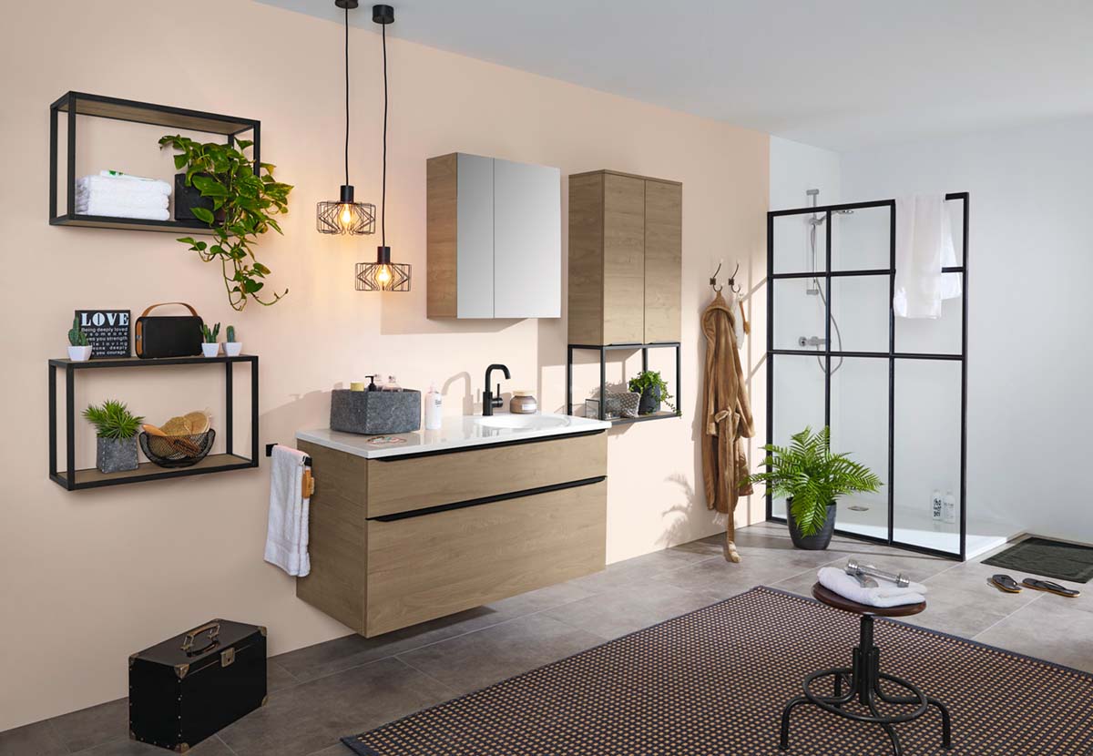 Maatwerk badkamer met travertin